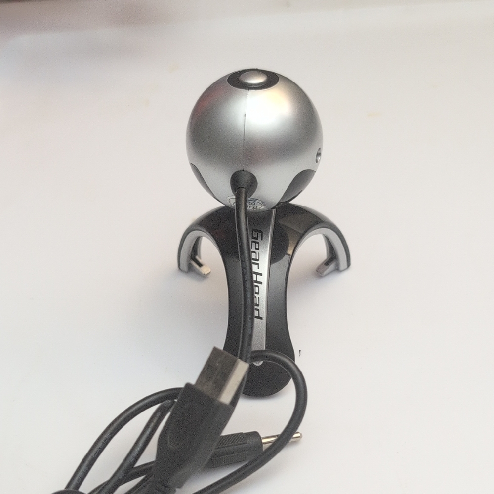 High-Definition Silver Webcam - Picture 3 of 6
